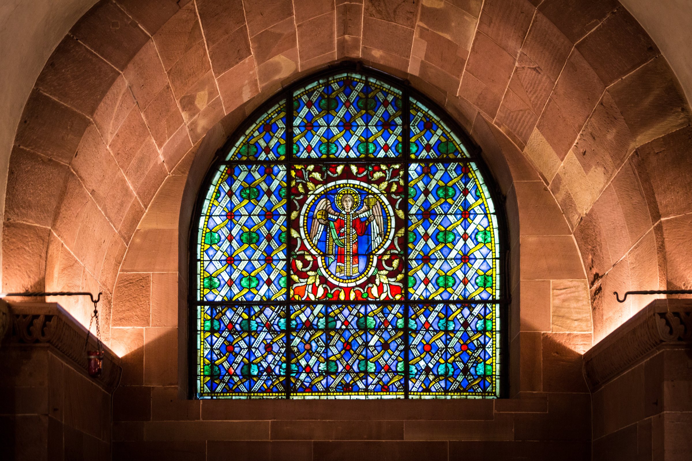 Vitrail_chœur_crypte_Cathédrale_Notre-Dame_de_Strasbourg_nov_2014