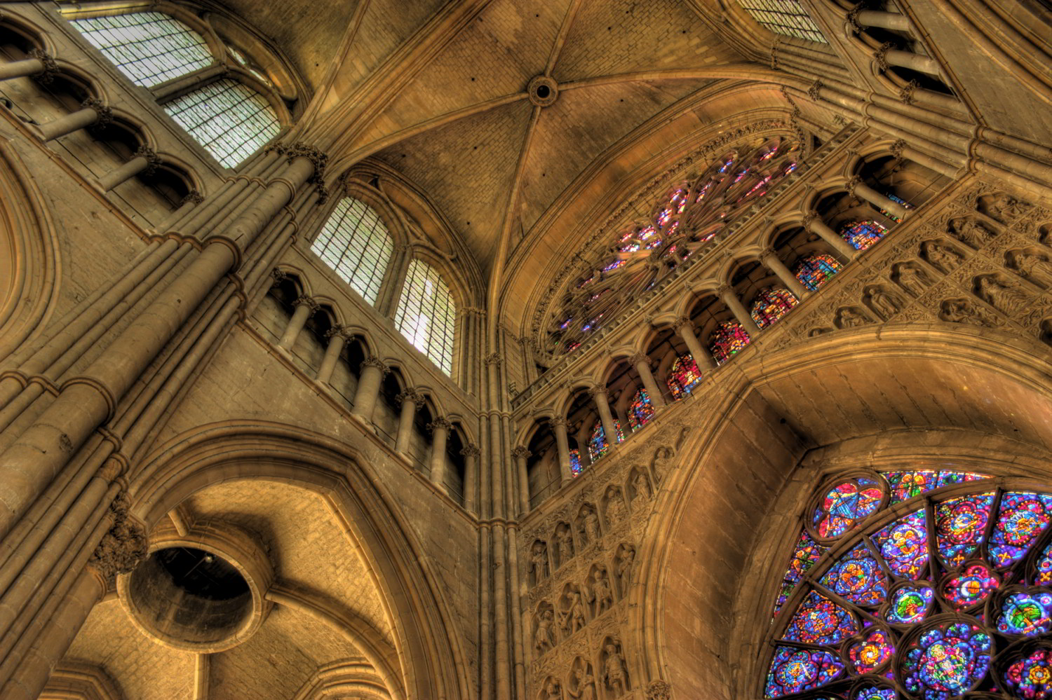 Interieur-Cathedrale-Notre-dame-de-Reims-visite-guidee-2