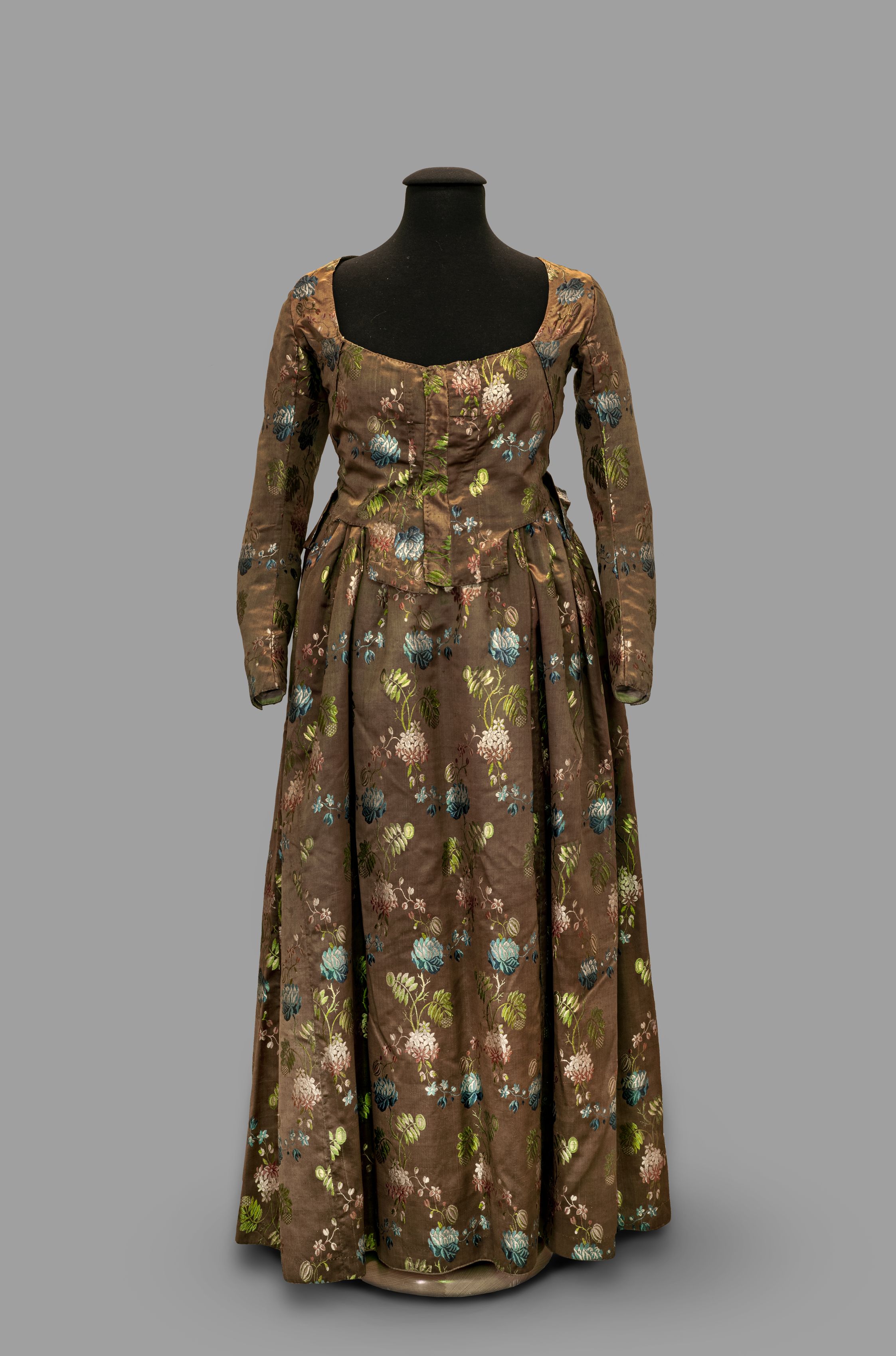 costume femme_18e s_MAD 5931_mb (1)