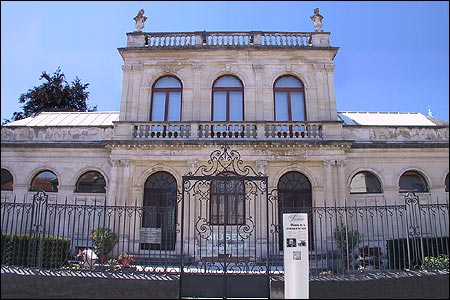 facade-du-musee-cy