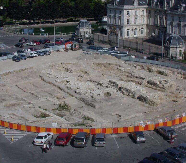 Screenshot 2026-04-23 at 10-03-22 2 000 ans d’histoire sous la place de la Libération -Présentation des résultats des fouilles archéologiques - Les Musées de Troyes